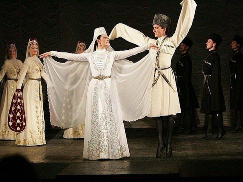 Хонга кафт. Осетинский танец Хонга. Хонга кафт осетинский танец.
