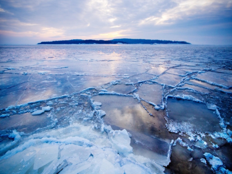 Включи северное. Северные моря России. Арктика в наши дни. Море на севере вид сверху. Замерзшее море с высоты птичьего полета.