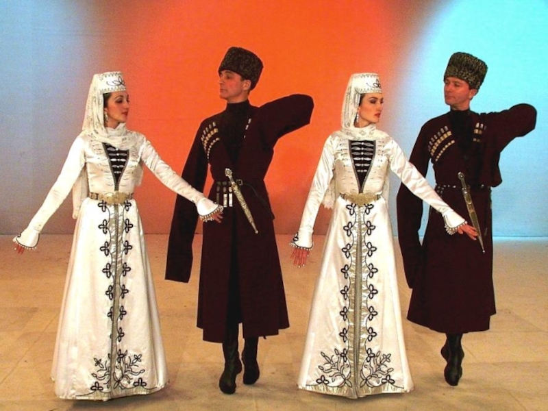 Кумыкский национальный костюм женский и мужской