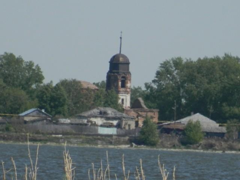 Погода челябинская область село сугояк. Ильинская Церковь Сугояк. Село Сугояк Челябинская область. Церковь села Сугояк Красноармейский район. Храм на озере Сугояк.