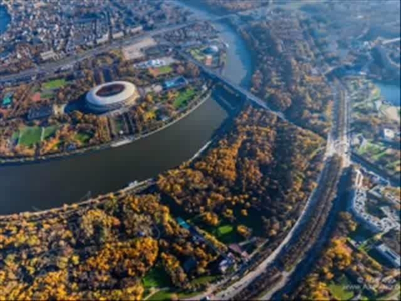 Пора город. Парк Воробьевы горы. Москва Воробьевы горы Park. Воробьевы горы парк 2022. Смотровая площадка Воробьевы горы вид сверху.