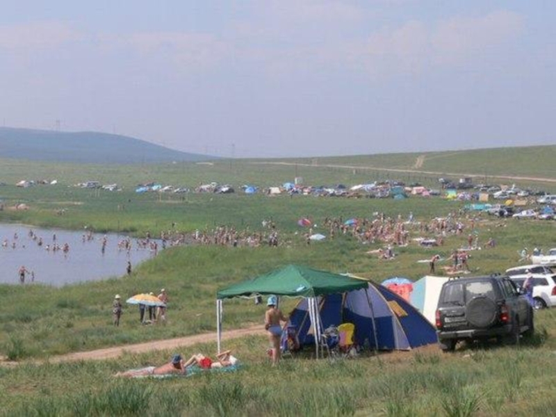 Озеро белё Хакасия палаточный городок