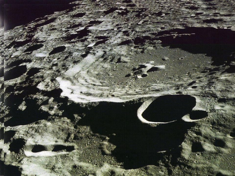 Автоматический аппарат передвигающийся по луне. Исследование Луны 1966. Луноход-1 на поверхности Луны. Луна Спутник. Космические исследования Луны.