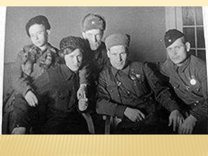 В ночь на 16 декабря 1942 г. с двумя партизанами и грузами для отряда Валя снова вылетела