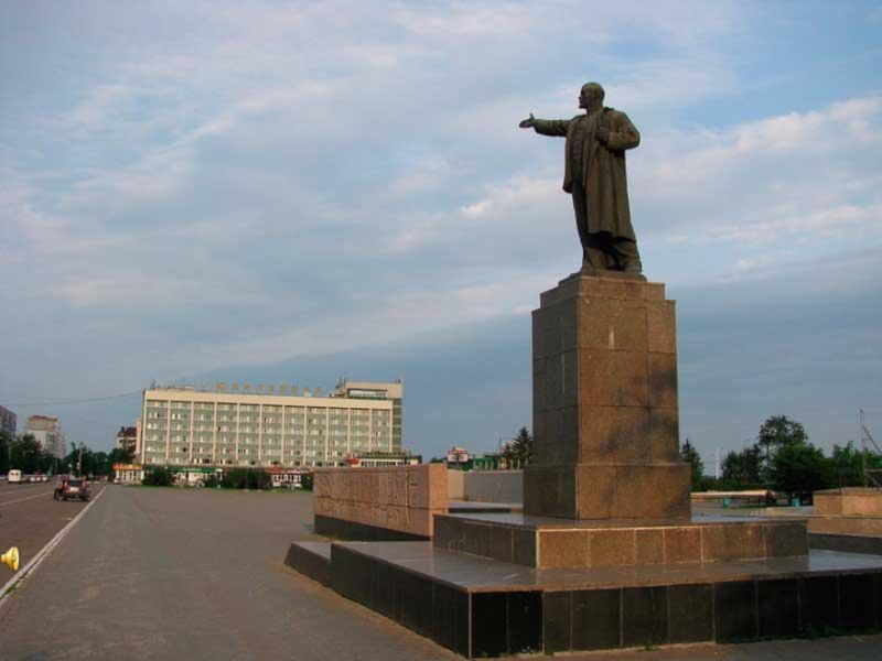 Благовещенск ленина фото. Площадь Ленина Благовещенск Амурская область. Памятник Ленину в Благовещенске. Площадь им Ленина в Благовещенске. Благовещенск площадь Ленина памятник.