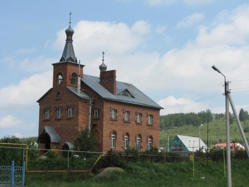 Церковь учалы. Учалы мечеть. Мечеть в село Учалы. Кладбище село Учалы.