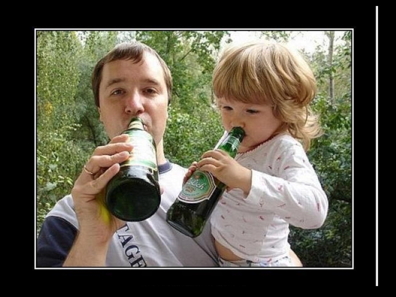 Пьющий отец что делать. Пьющие родители. Родители пьют с детьми. Дети выпивают. Дети пьют алкоголь.