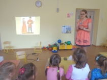 Презентация - фотоотчёт о знакомстве с русскими народными традициями дошкольников старшей группы