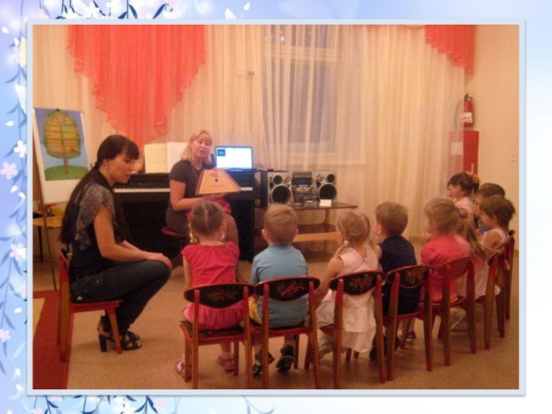 Пение старшая группа. Музыкальное занятие в детском саду. Музыкальное занятие в ДОУ. Музыкальные занятия в саду. Дети на музыкальном занятии.
