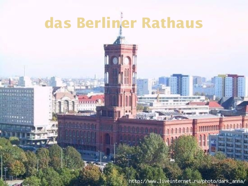 Das berliner. Красная ратуша берлин башня. Театр брехта в берлине. Stue. Красная ратуша в германии.