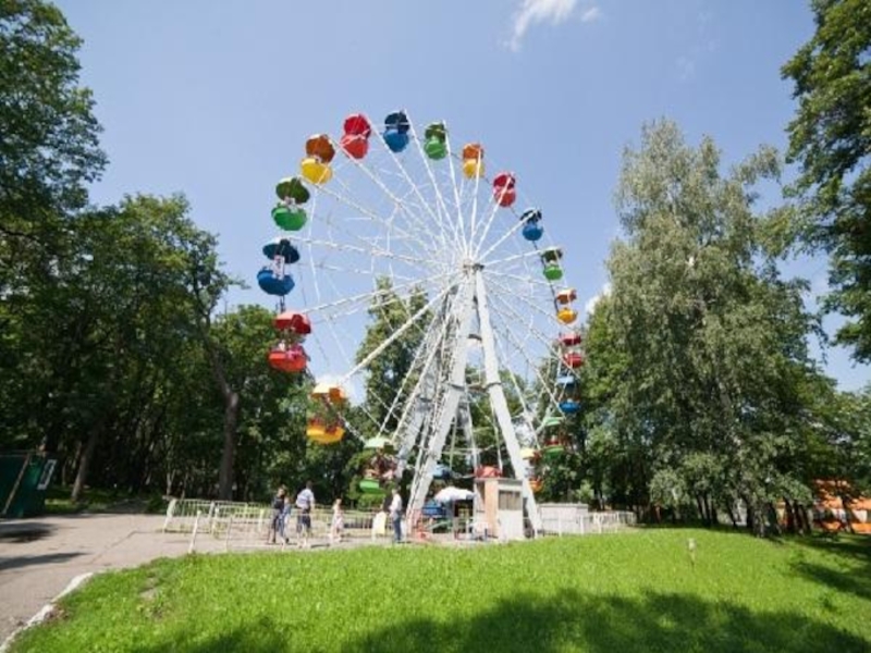 Колесо обозрения пенза парк. Парк Белинского Пенза. Колесо обозрения Пенза парк Белинского. ЦПКИО им Белинского Пенза. Достопримечательности Пензы парк Белинского.