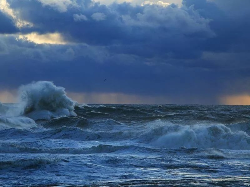 Про море шторм. Море шторм. Море в непогоду. Штормовое море. Ветер на море.