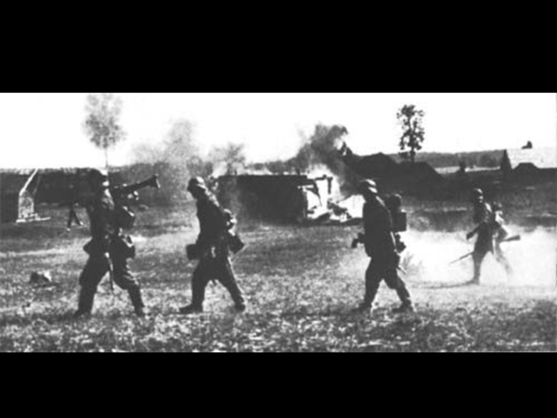 Нападение на деревню. Карательный отряд 1941-1945 СССР. Нападение фашистов. Нападение фашистов на деревню. Немцы нападают.