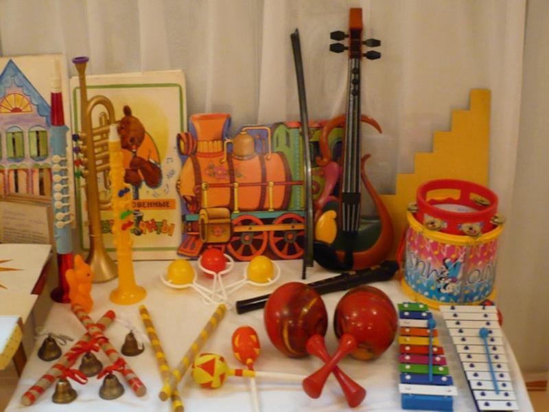 Игра детские муз игры. Музыкальные инструменты в детском саду. Дети с музыкальными инструментами в ДОУ. Музыкальные игрушки для детей дошкольного возраста. Музыкальные инструменты в детском садике.