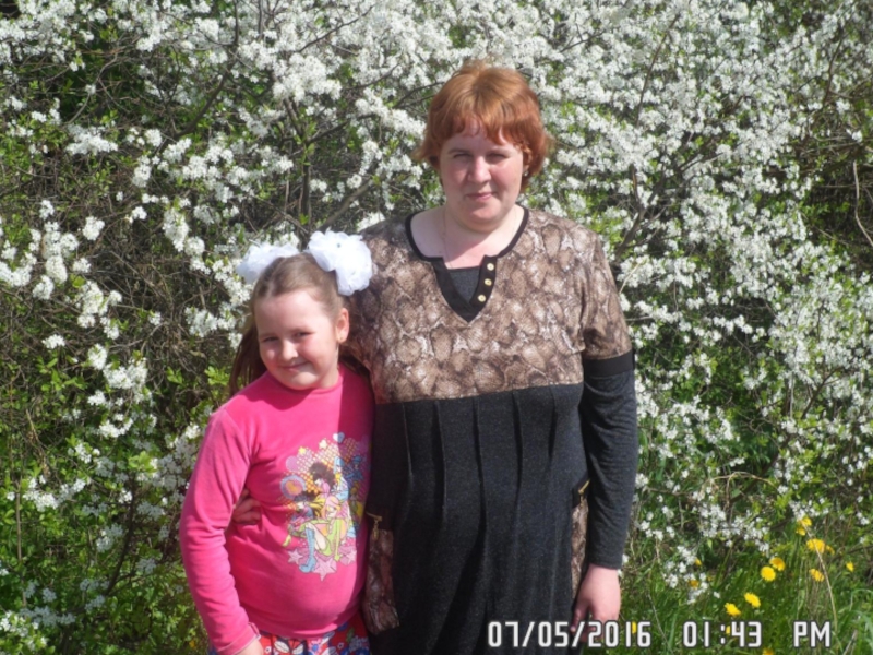 Весна и мама так похожи Самый родной и близкий человек – это моя мама! Она заботится Самый родной и близкий человек – это моя мама! Она заботится обо мне. Помогает во всём. Она