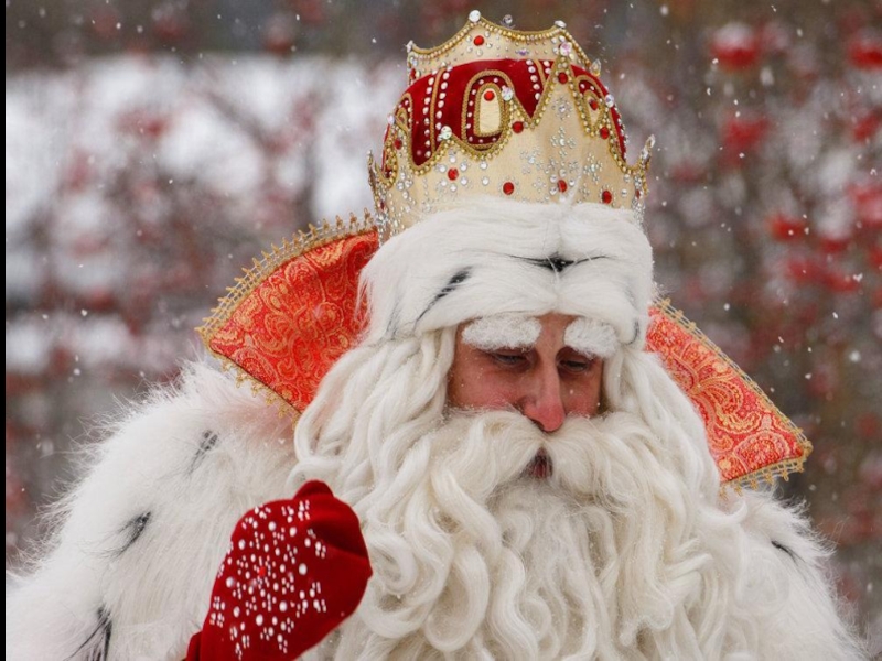 Презентация по английскому языку Santa Claus and Ded Moroz: What's different?