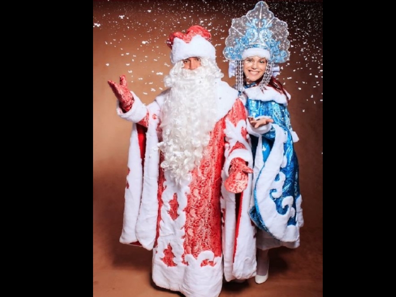 Презентация по английскому языку Santa Claus and Ded Moroz: What's different?