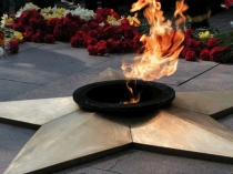 Презентация, посвященная узникам концлагерей Помнит мир спасенный