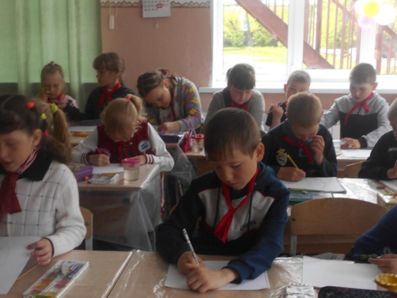 Презинтация по теме Использование игровой технологии при знакомстве младших школьников с ПДД в рамках летнего оздоровительного лагеря.